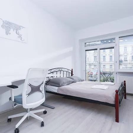 Апартаменты Charming Old Town Family Retreat