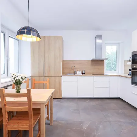 Charming Old Town Family Retreat *