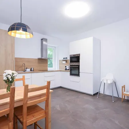 Charming Old Town Family Retreat Apartamento