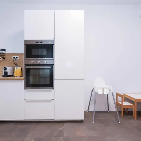 Charming Old Town Family Retreat Apartamento *