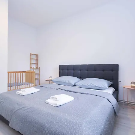 Апартаменты Charming Old Town Family Retreat Братислава