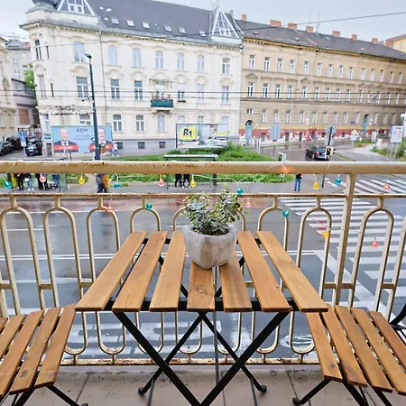 Charming Old Town Family Retreat