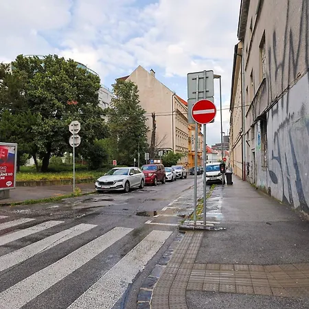 Charming Old Town Family Retreat Daire *