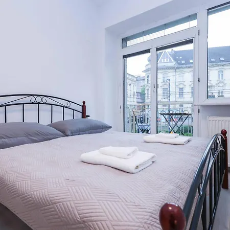 Charming Old Town Family Retreat