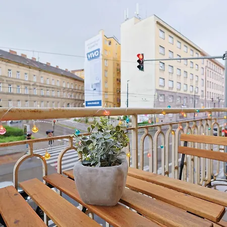 Charming Old Town Family Retreat Апартаменты *