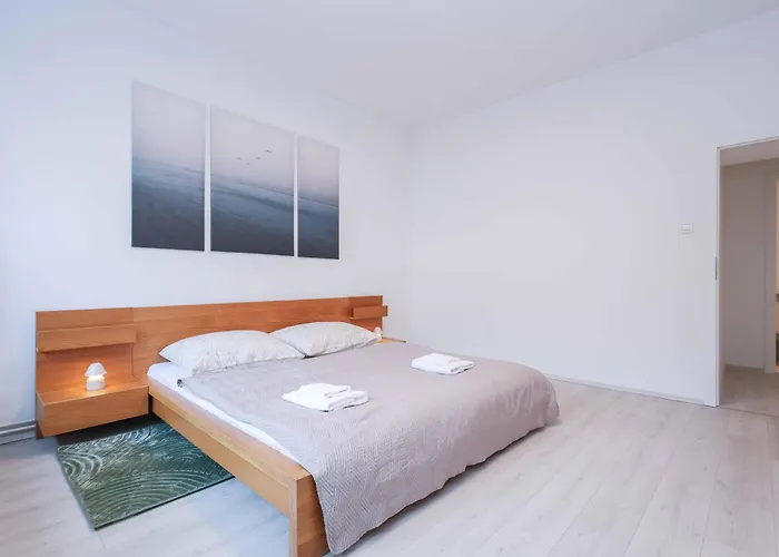 Charming Old Town Family Retreat شقة براتسيلافا