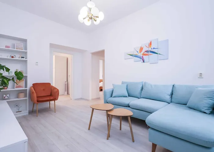 Charming Old Town Family Retreat شقة *