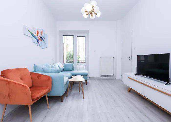 Charming Old Town Family Retreat *