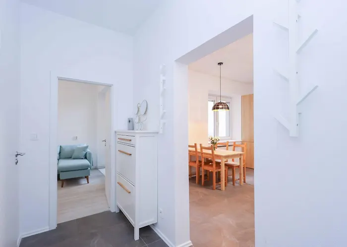 Charming Old Town Family Retreat شقة