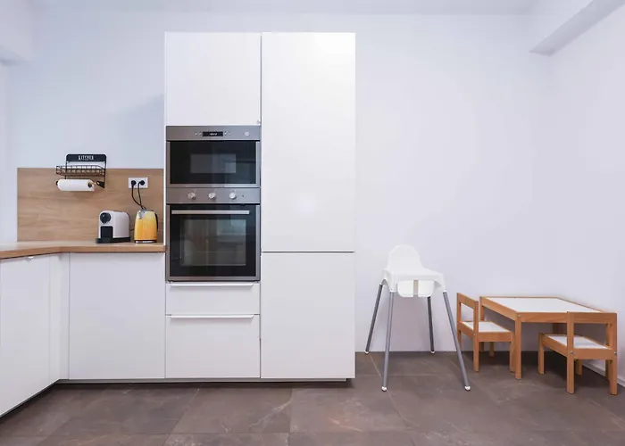 Charming Old Town Family Retreat شقة *