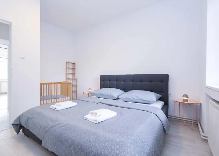 شقة Charming Old Town Family Retreat براتسيلافا