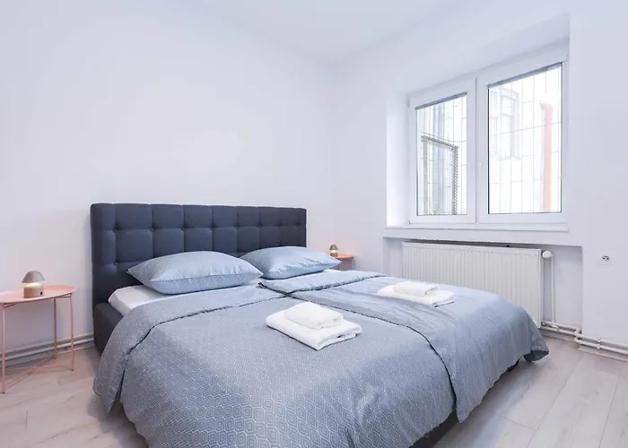 Charming Old Town Family Retreat * براتسيلافا