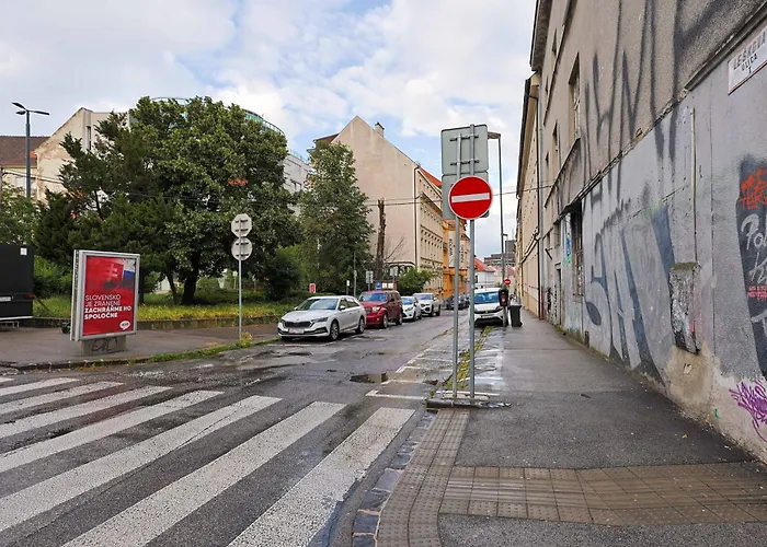 Charming Old Town Family Retreat شقة *