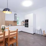 Charming Old Town Family Retreat Apartamento